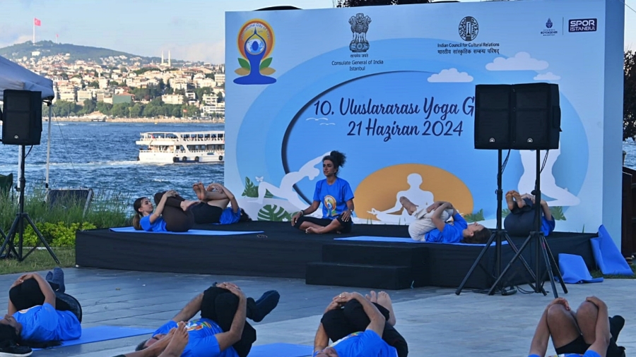 10. Uluslararası Yoga Günü (IDY) kutlamaları düzenledi 2 Temmuz 2024